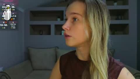 Snapshot of lynntiny chatting on 10.14.25 Lynn online show from 10.14.25