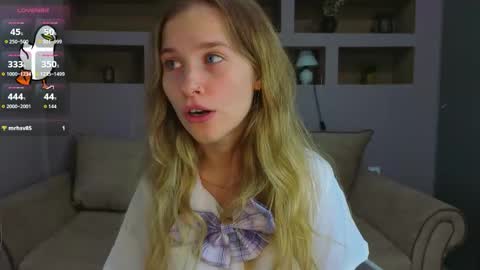 Snapshot of lynntiny chatting on 10.25.25 Lynn online show from 10.25.25