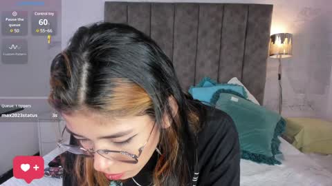 Snapshot of lyxi_ chatting on 01.16.25 Lyxi online show from 01.16.25