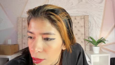Snapshot of lyxi_ chatting on 01.25.25 Lyxi online show from 01.25.25