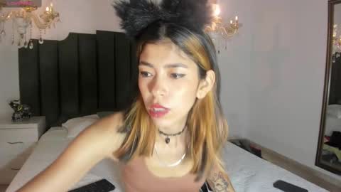 Snapshot of lyxi_ chatting on 02.27.25 Lyxi online show from 02.27.25