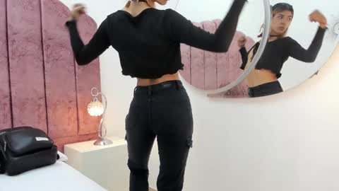 Snapshot of lyxi_ chatting on 02.28.25 Lyxi online show from 02.28.25