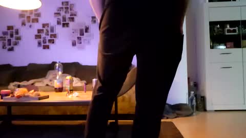 Snapshot of m1guele chatting on 02.12.25 Fucklover online show from 02.12.25