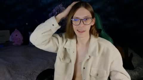 Snapshot of m1shq chatting on 09.23.25 m1shq online show from 09.23.25