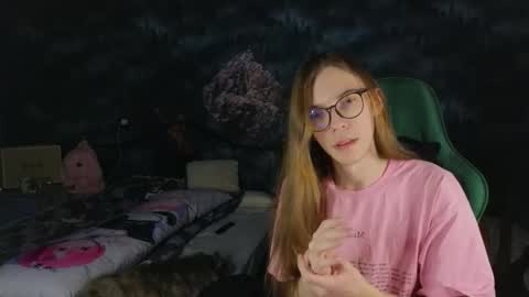 Snapshot of m1shq chatting on 10.02.25 m1shq online show from 10.02.25