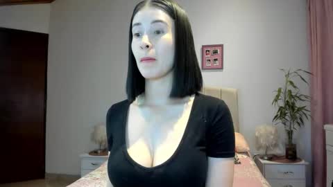Snapshot of macarena_vallejo_ chatting on 09.22.25 Macarena online show from 09.22.25