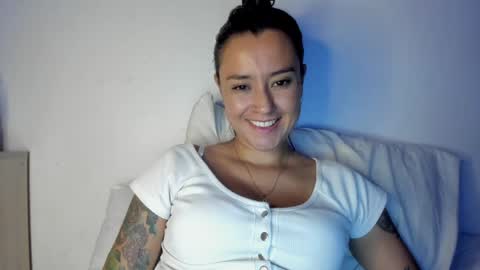 Snapshot of macarenax chatting on 01.08.25 Maca online show from 01.08.25