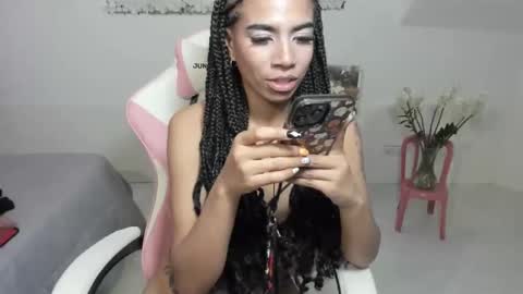 Snapshot of macdelice chatting on 02.22.25 Mac Delice online show from 02.22.25