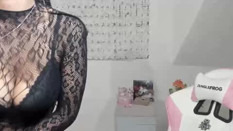 Snapshot of macdelice chatting on 03.08.25 Mac Delice online show from 03.08.25