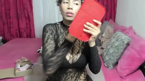 Snapshot of macdelice chatting on 09.22.25 Mac Delice online show from 09.22.25