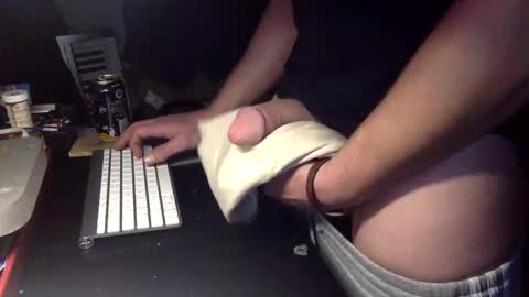 Snapshot of maclowe chatting on 11.08.25 MacLowe online show from 11.08.25