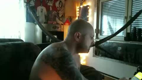 Snapshot of mad_dem0n chatting on 01.04.25 Manuel online show from 01.04.25