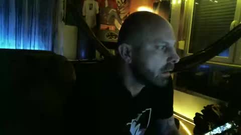 Snapshot of mad_dem0n chatting on 03.01.25 Manuel online show from 03.01.25