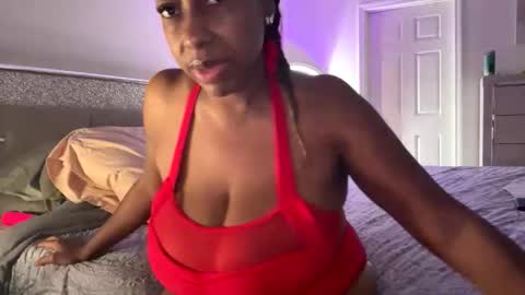Snapshot of madam_glam chatting on 10.02.25 madam_glam online show from 10.02.25