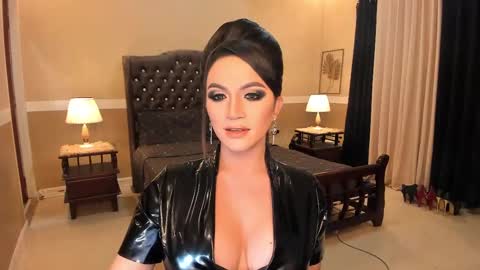 Snapshot of madammistressdominatrixxx chatting on 01.12.25 Alison Kloss online show from 01.12.25