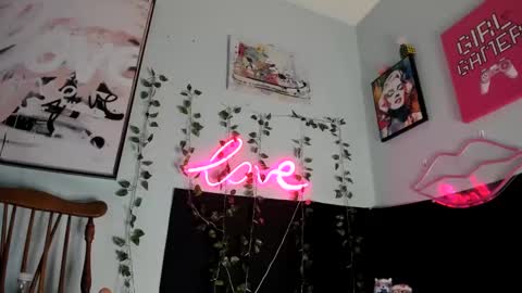 Snapshot of maddi_avalon chatting on 02.13.25 Maddi Avalon online show from 02.13.25