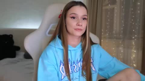 Snapshot of madissson chatting on 03.04.25 Madi Soon online show from 03.04.25