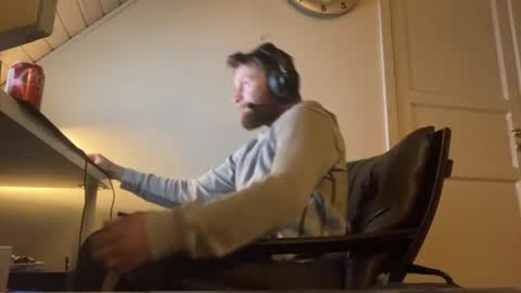 Snapshot of madsfb9 chatting on 12.04.25 madsfb9 online show from 12.04.25