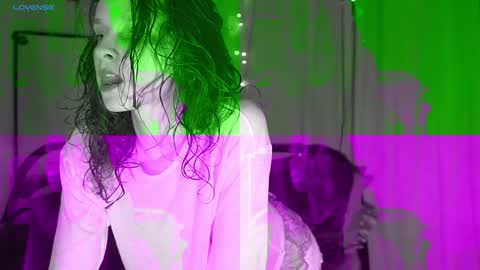 Snapshot of magic_mini_moon chatting on 12.03.24 Mikky or Moon online show from 12.03.24