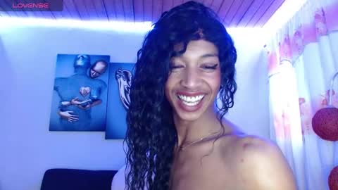Snapshot of maidi_hot chatting on 12.22.24 Bella Maidi online show from 12.22.24