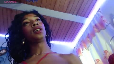 Snapshot of maidi_hot chatting on 12.23.24 Bella Maidi online show from 12.23.24