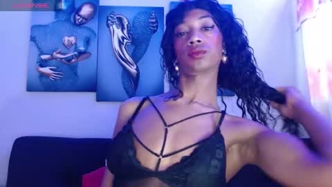 Snapshot of maidi_hot chatting on 12.24.24 Bella Maidi online show from 12.24.24