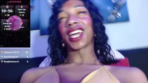 Snapshot of maidi_hot chatting on 12.28.24 Bella Maidi online show from 12.28.24