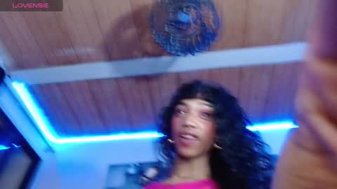 Snapshot of maidi_hot chatting on 01.05.25 Bella Maidi online show from 01.05.25