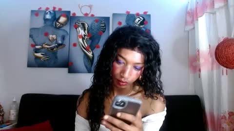 Snapshot of maidi_hot chatting on 02.19.25 Bella Maidi online show from 02.19.25