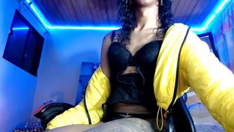 Snapshot of maidi_hot chatting on 09.19.25 Bella Maidi online show from 09.19.25