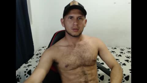 Snapshot of maik_135 chatting on 10.19.25 maicol online show from 10.19.25