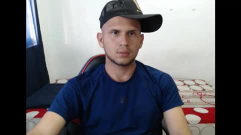 Snapshot of maik_135 chatting on 10.19.25 maicol online show from 10.19.25