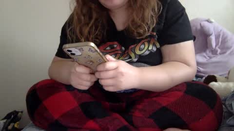 Snapshot of makemesquirt06 chatting on 09.21.25 makemesquirt06 online show from 09.21.25