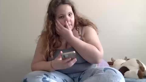 Snapshot of makemesquirt06 chatting on 10.15.25 makemesquirt06 online show from 10.15.25