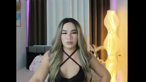 Snapshot of malia_nicole chatting on 10.14.25 malia online show from 10.14.25