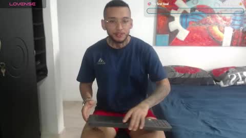 Snapshot of malikzzain chatting on 10.28.25 Zain Malik online show from 10.28.25