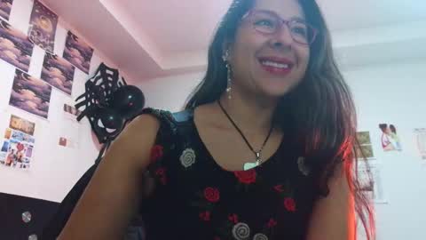 Snapshot of malishka_fox chatting on 10.13.25 Malishka online show from 10.13.25