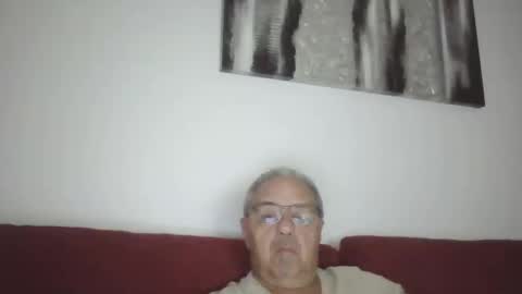 Snapshot of mambow99 chatting on 10.16.25 OLDMANFREE online show from 10.16.25