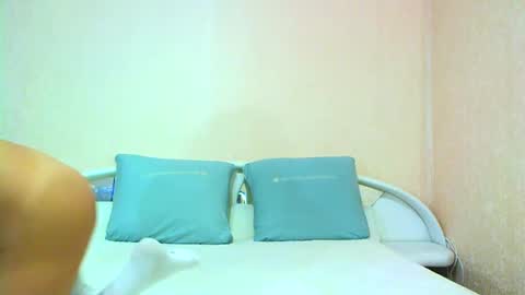 Snapshot of mangostrip chatting on 03.04.25 MangoStrip online show from 03.04.25