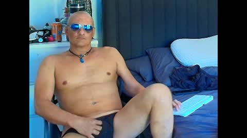 Snapshot of mantis011 chatting on 01.26.25 ausie baby online show from 01.26.25