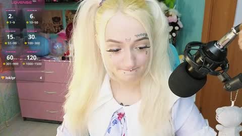 Snapshot of manuela_unicorn chatting on 12.20.24 Manuela online show from 12.20.24