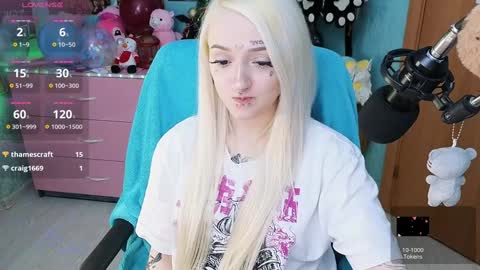 Snapshot of manuela_unicorn chatting on 12.21.24 Manuela online show from 12.21.24