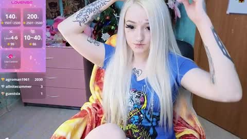 Snapshot of manuela_unicorn chatting on 12.28.24 Manuela online show from 12.28.24