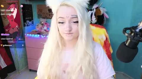 Snapshot of manuela_unicorn chatting on 01.09.25 Manuela online show from 01.09.25