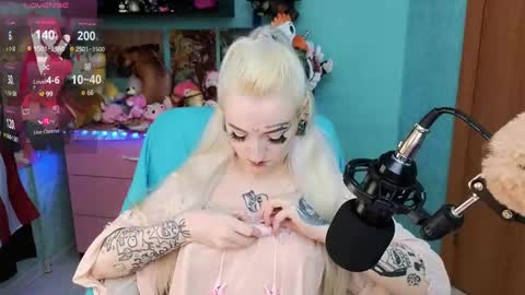 Snapshot of manuela_unicorn chatting on 02.10.25 Manuela online show from 02.10.25