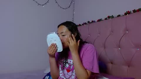 Snapshot of manumeow_ chatting on 12.04.25 Manu online show from 12.04.25