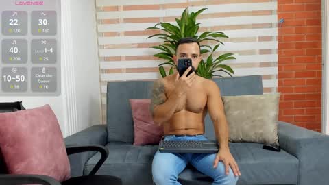 Snapshot of maofenix chatting on 01.31.25 MAOFENIX online show from 01.31.25