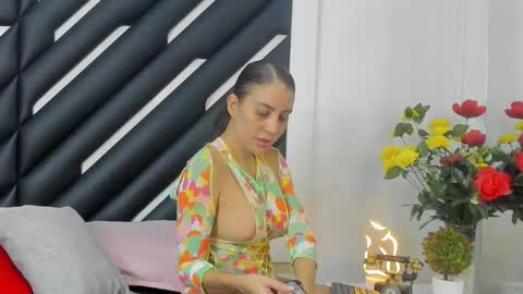 Snapshot of mara_lore chatting on 10.06.25 Mara online show from 10.06.25