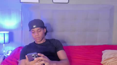 Snapshot of marcelo_dosantos77 chatting on 12.23.24 MARCELO online show from 12.23.24