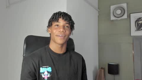 Snapshot of marcelo_dosantos77 chatting on 01.05.25 MARCELO online show from 01.05.25